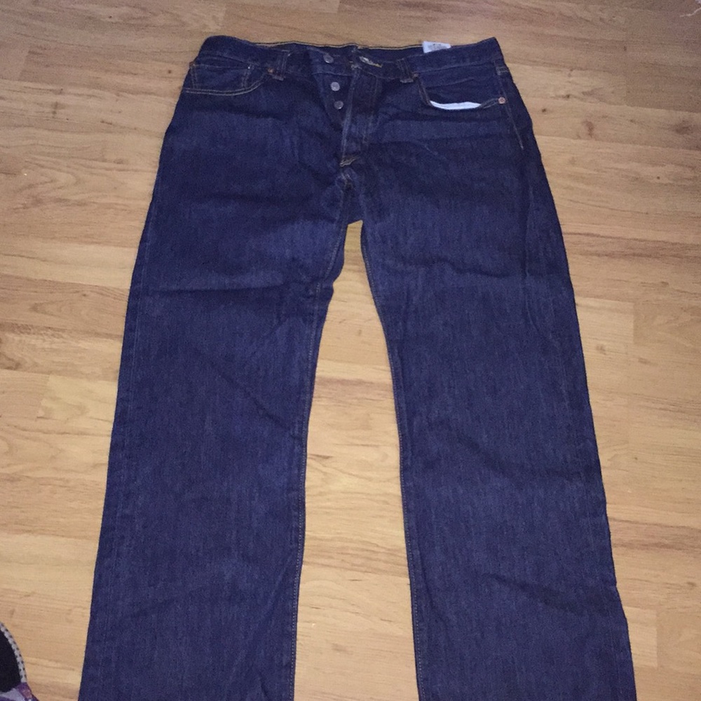 Dark wash button fly 501 Levi’s. 34x30.